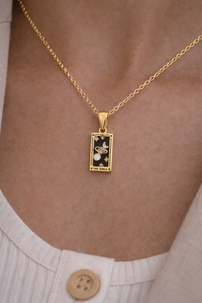 Le Monde • Plaqué Or 18K & Émail Noir